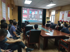 ���������(d��o)��˾�h�T���W(xu��)˼�`��׷�ɭ�������Գ��h��呟������M(j��n)�������L(f��ng)�� 7��4�����ĳ���ˮ�����̿���˾�M���h�T�������տ� ���`����ѩ���ԭ�ĸ�ɣ�� �׷�ɭ����һ���}��(ji��)